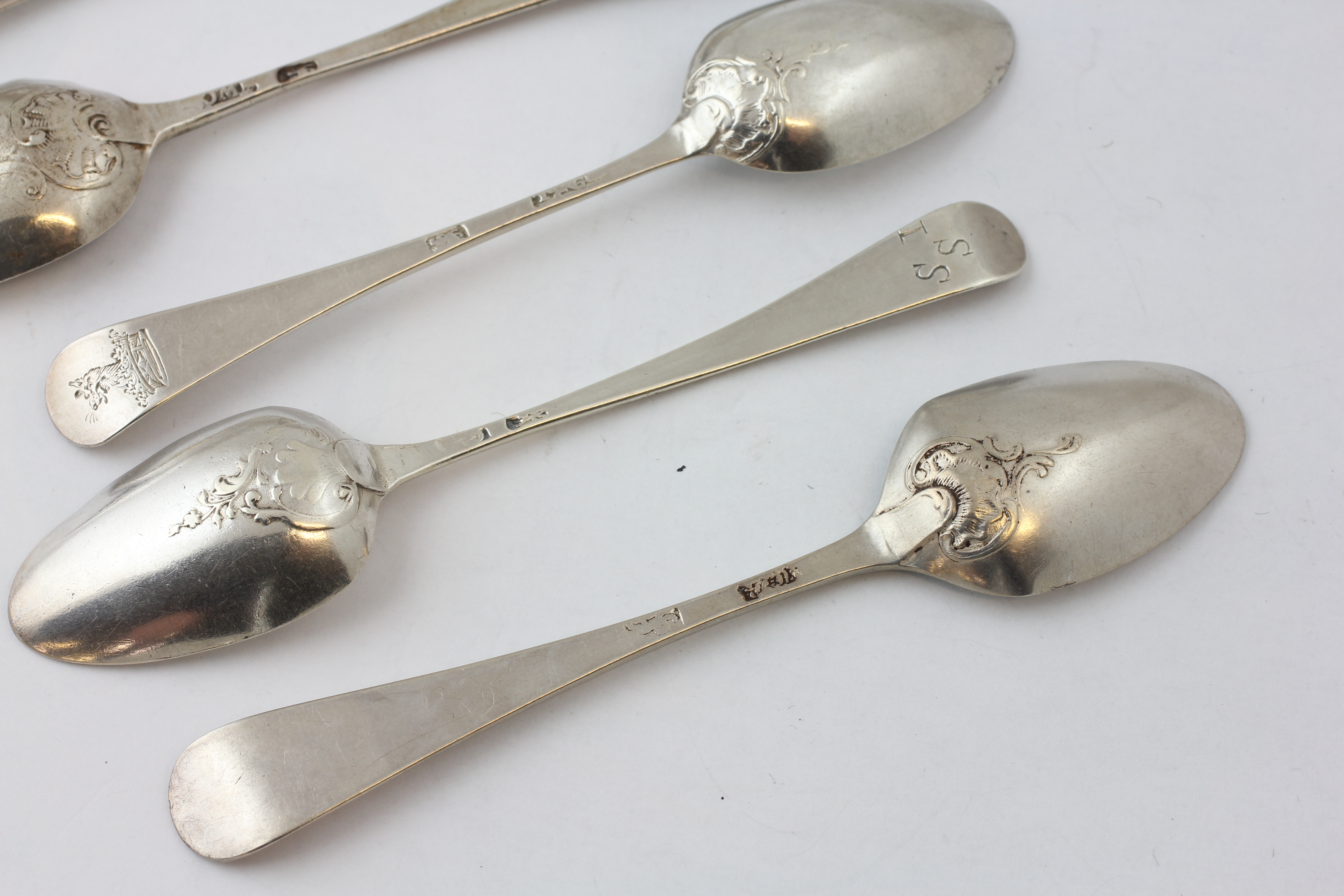 SIX VARIOUS HANOVERIAN PATTERN SILVER TEASPOONS INCLUDING A PAIR - Image 5 of 5