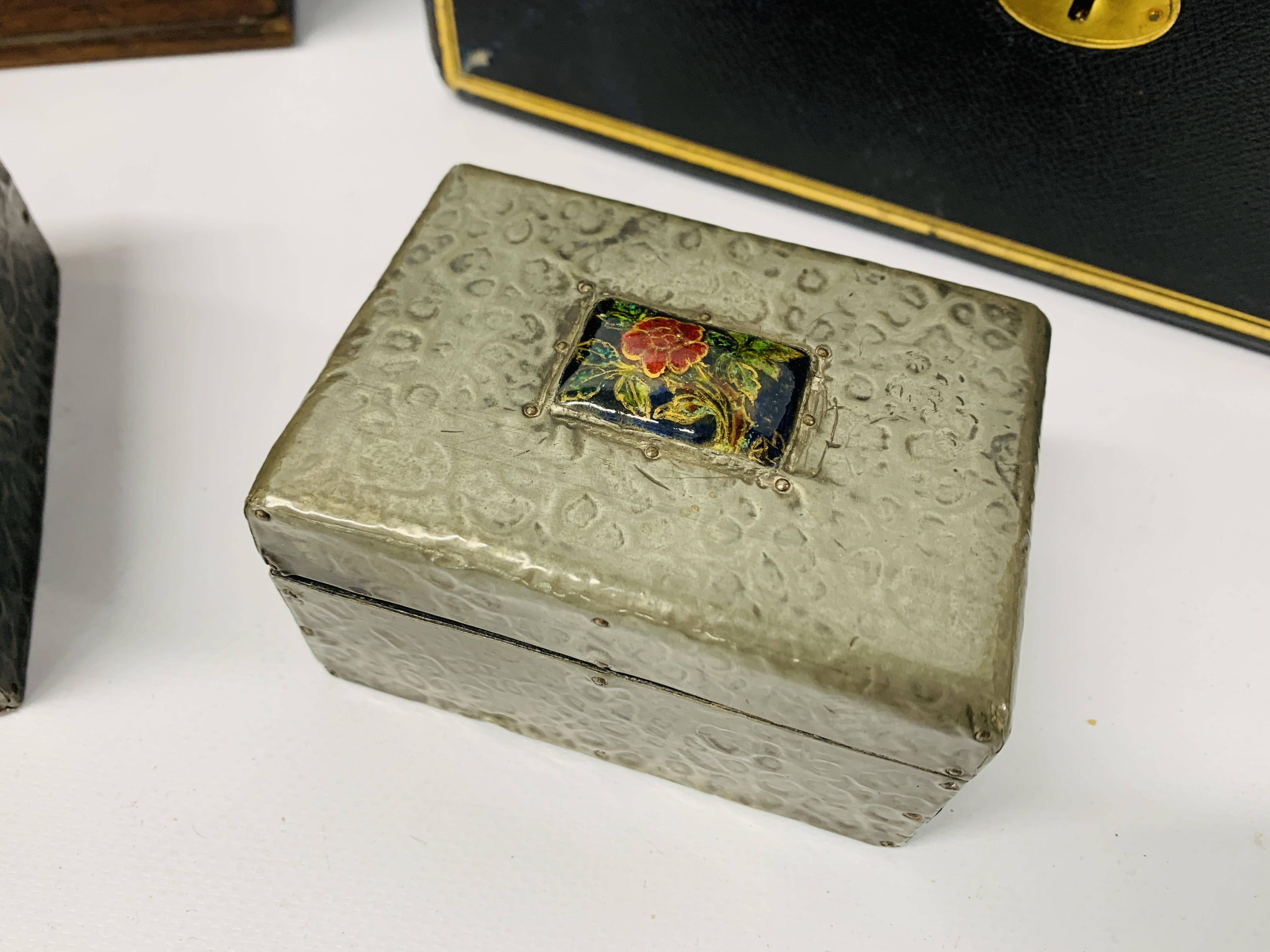 AN ANTIQUE LEATHERED JEWELLERY CASKET, - Image 11 of 27