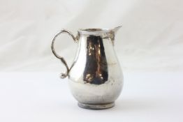 A GEORGE I CREAM JUG OF BALUSTER FORM WITH SCROLLED HANDLE, LONDON 1723, WEIGHT 99G, HEIGHT 8.