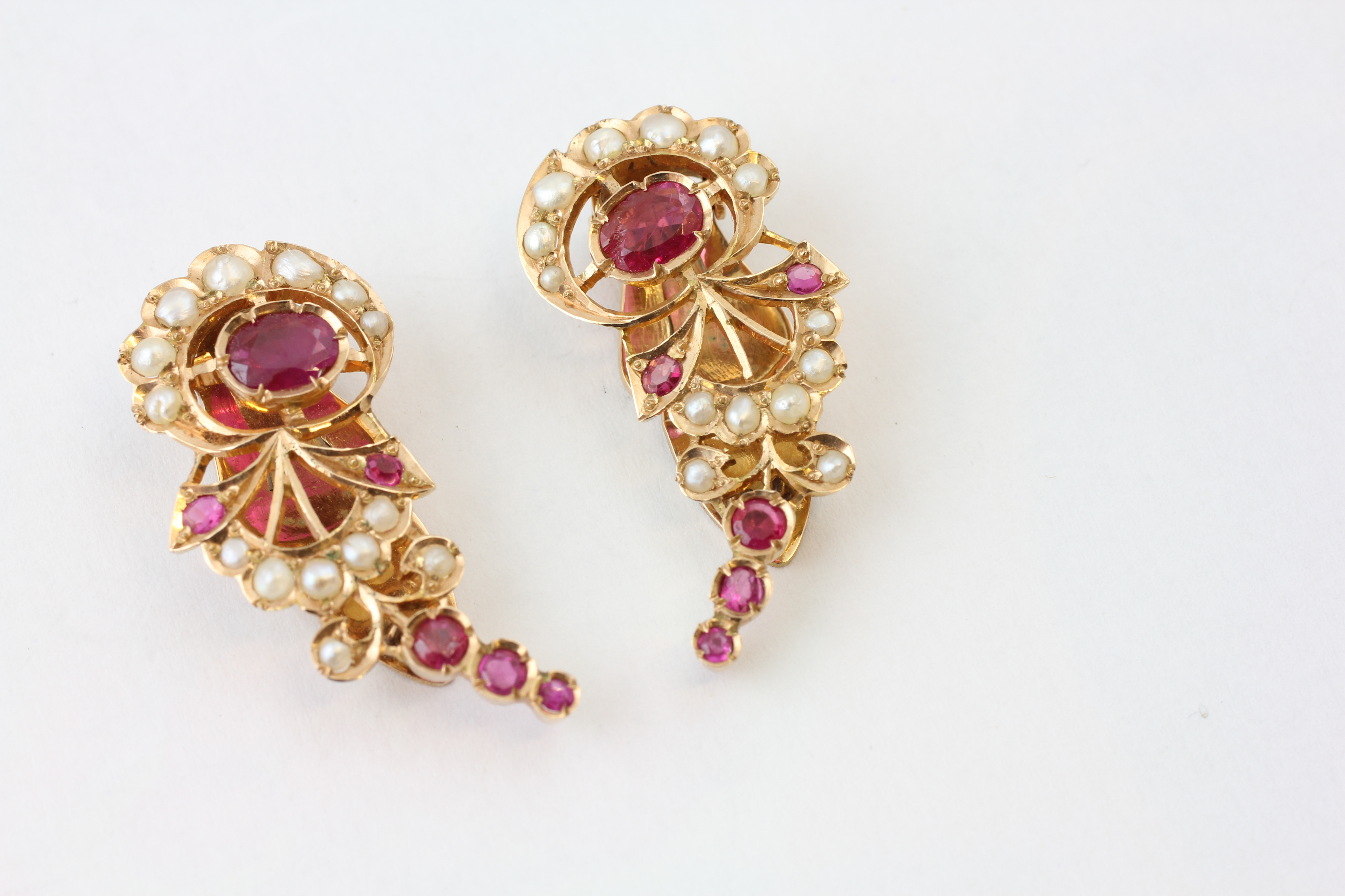 A PAIR OF RUBY AND SEED PEARL SET CLIP ON JEWELS, SET IN UNMARKED YELLOW METAL, - Image 2 of 5