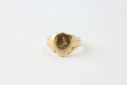 A GOLD SIGNET RING, THE MARKS WORN, CHESTER ASSAY, PROBABLY 18CT.