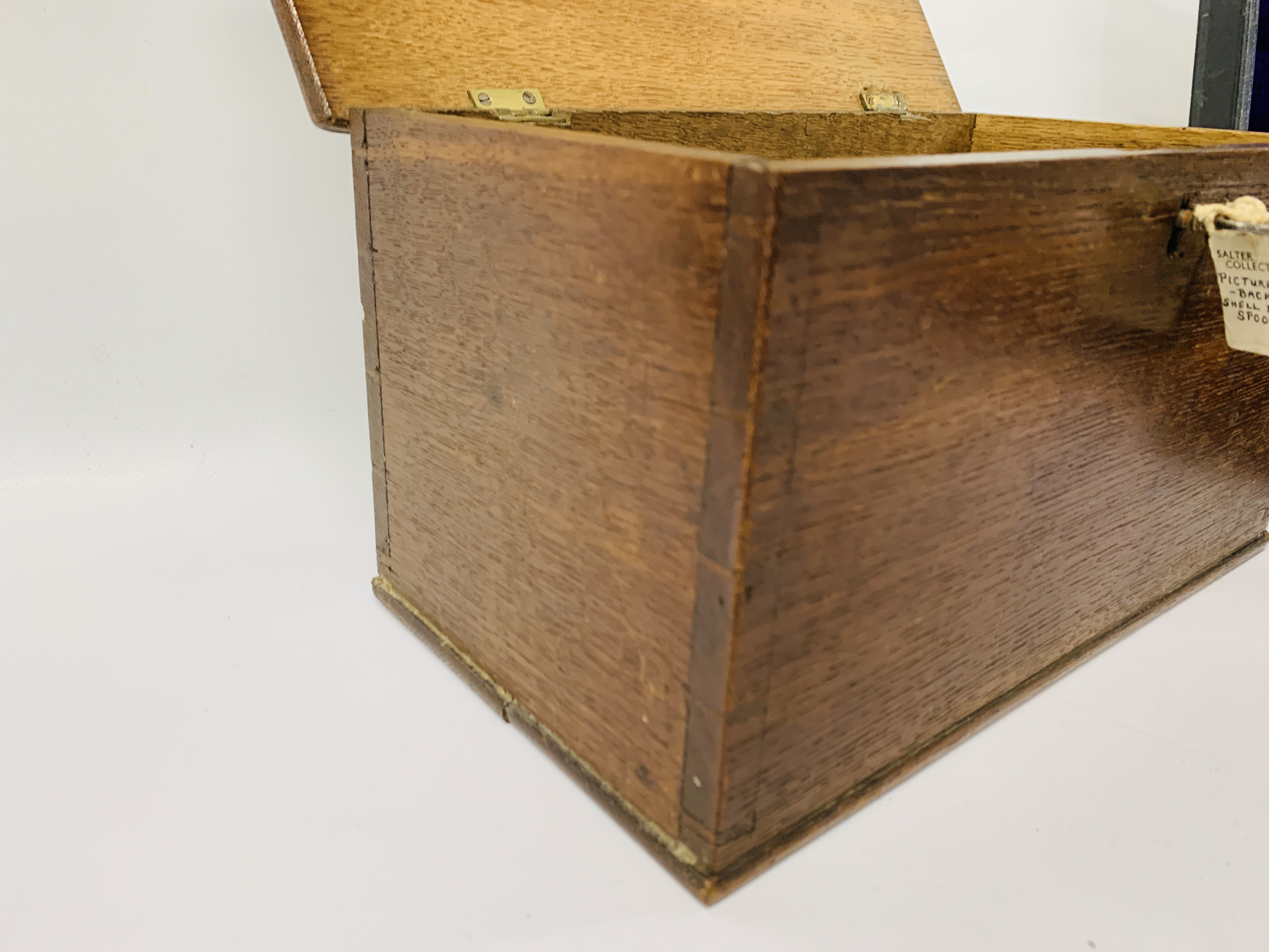 AN ANTIQUE LEATHERED JEWELLERY CASKET, - Image 17 of 27