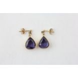 A PAIR OF AMETHYST PENDANT EARRINGS, THE STONES PEAR SHAPED, SET IN UNMARKED YELLOW METAL,