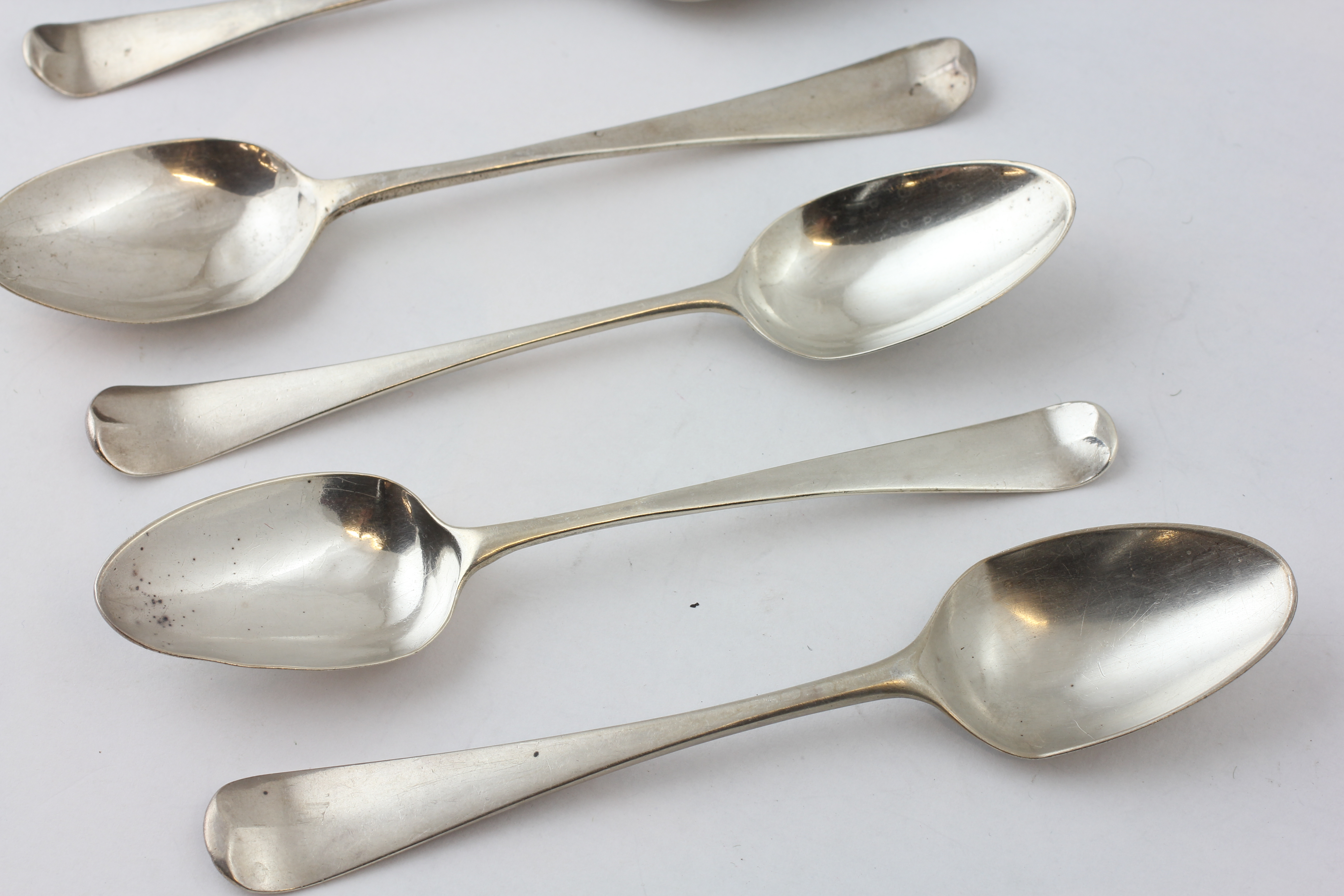 SIX VARIOUS HANOVERIAN PATTERN SILVER TEASPOONS INCLUDING A PAIR - Image 2 of 5
