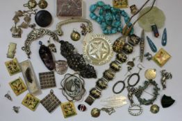 AN EXTENSIVE GROUP OF COSTUME JEWELLERY TO INCLUDE, WHITE METAL MOUNTS ON PURSES,