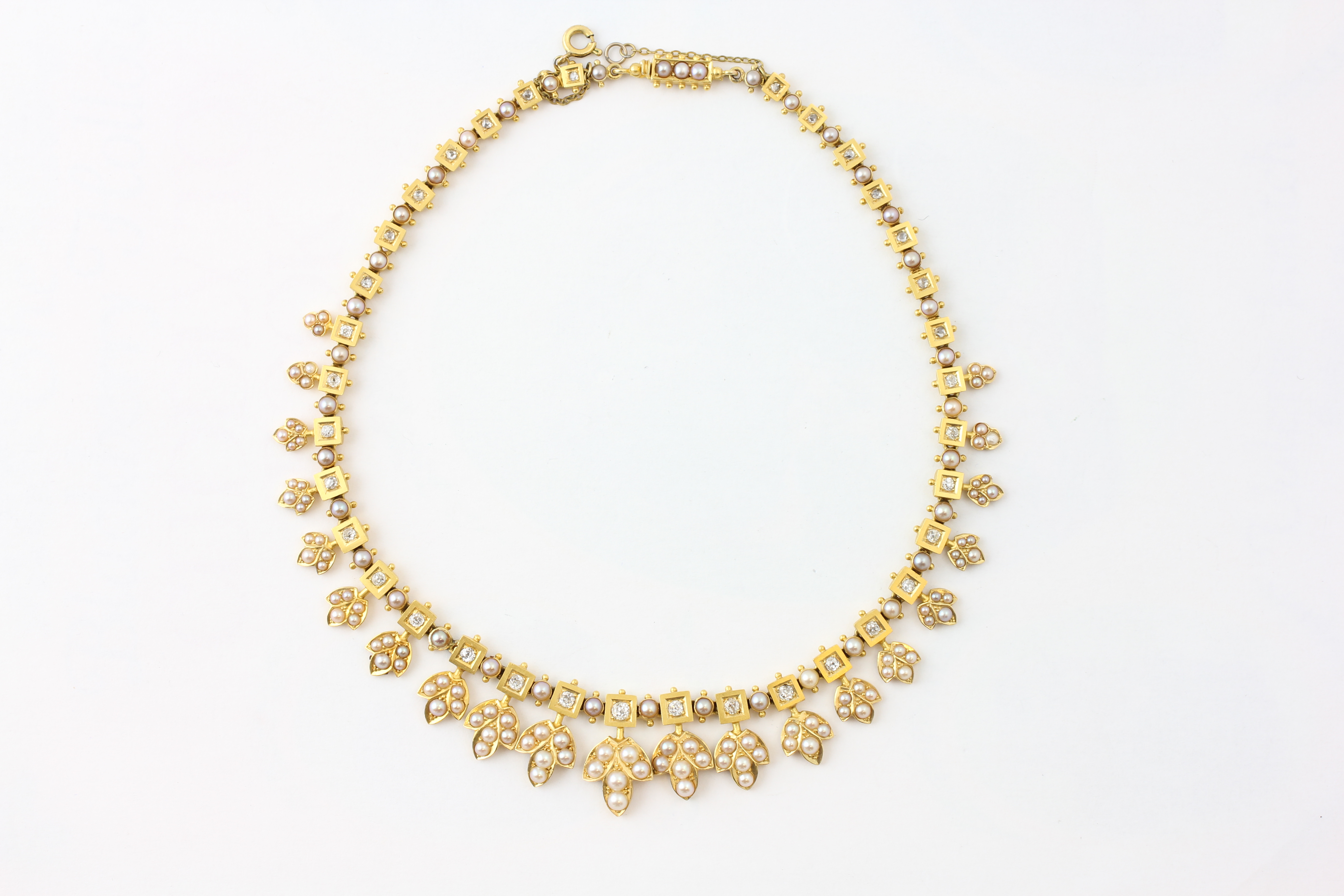 A YELLOW METAL PEARL AND DIAMOND NECKLACE, C.