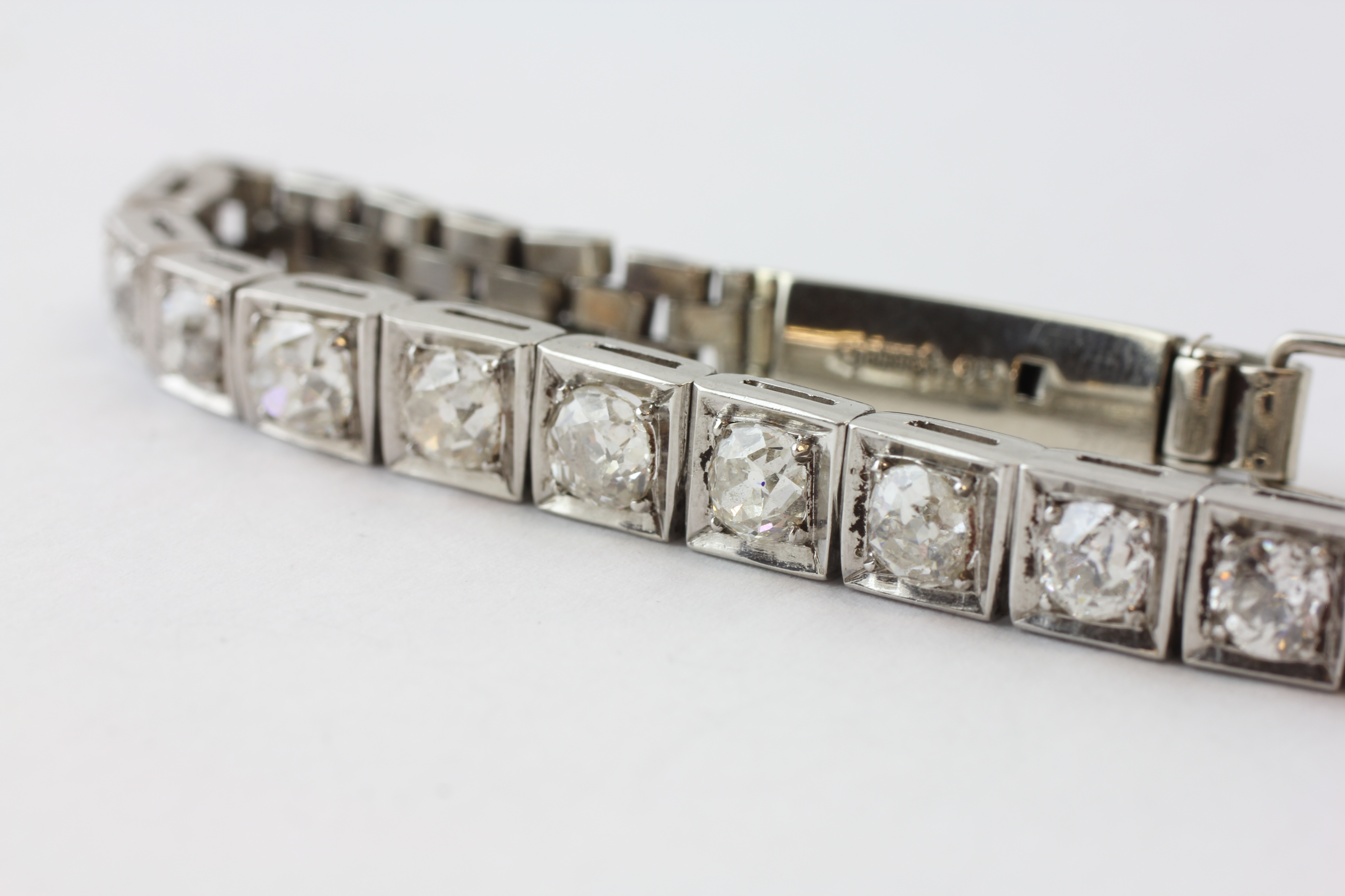 A FOURTEEN STONE DIAMOND BRACELET, THE OLD CUT STONES IN A 9CT WHITE GOLD SETTING, - Image 3 of 5