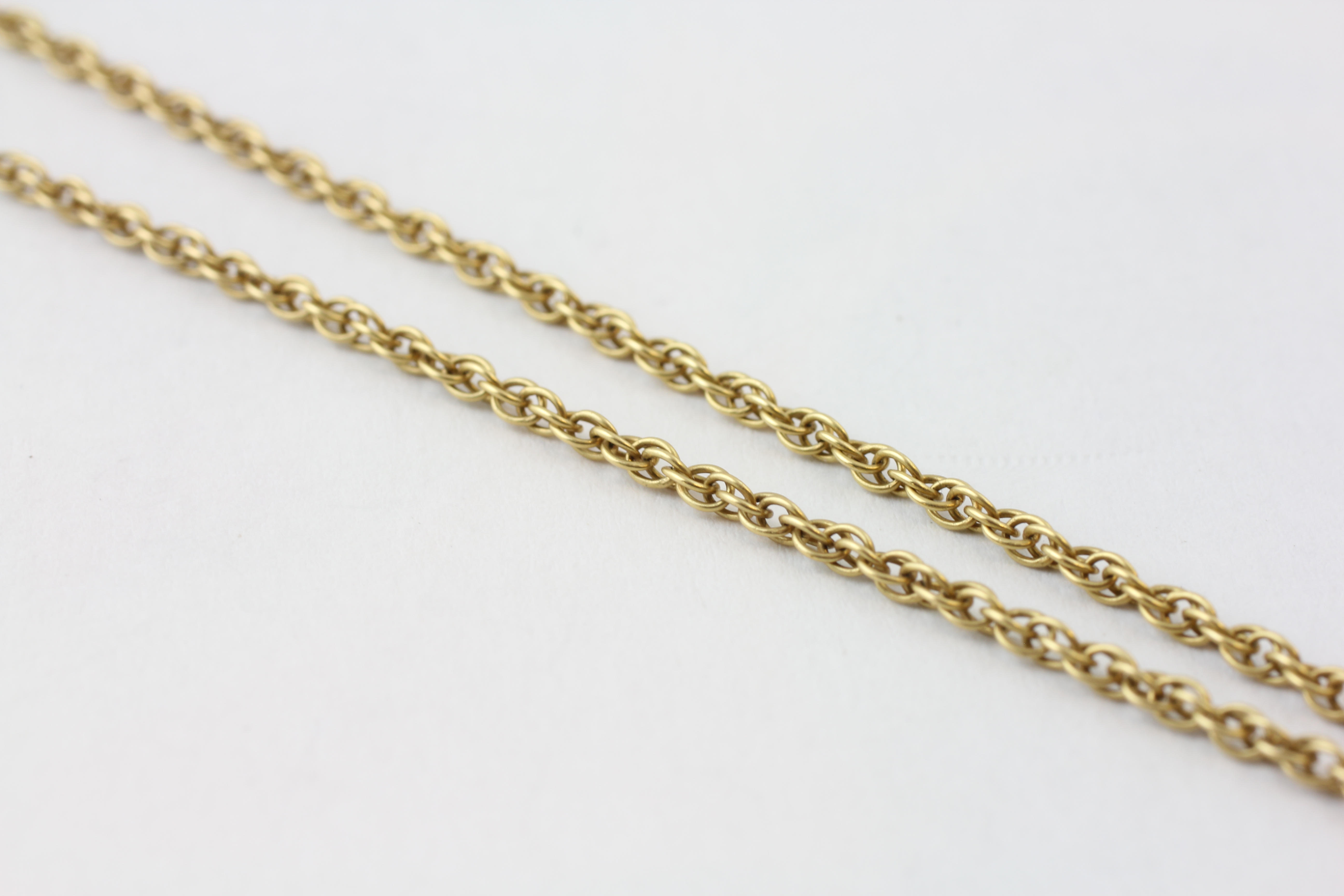 AN 18CT GOLD FINE CHAIN WITH ENAMELLED AND DIAMOND SET HEART PENDANT (CHIPS TO ENAMEL), - Image 4 of 4