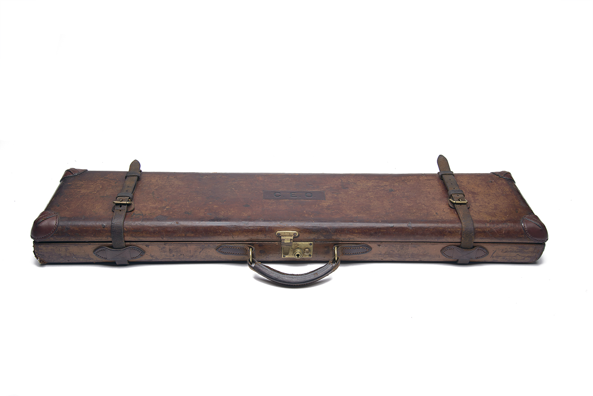 A LEATHER LIGHTWEIGHT SINGLE GUNCASE, fitted for 28in. barrels (could adapt to 30in.), the - Image 2 of 2