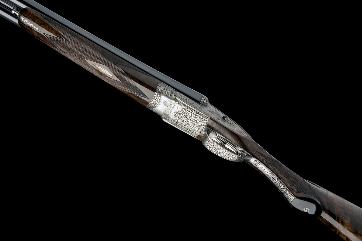 HOLLAND & HOLLAND A FINE, SALT-ENGRAVED 12-BORE ROYAL 'MODEL DE LUXE' SELF-OPENING HAND-DETACHABLE - Image 3 of 10