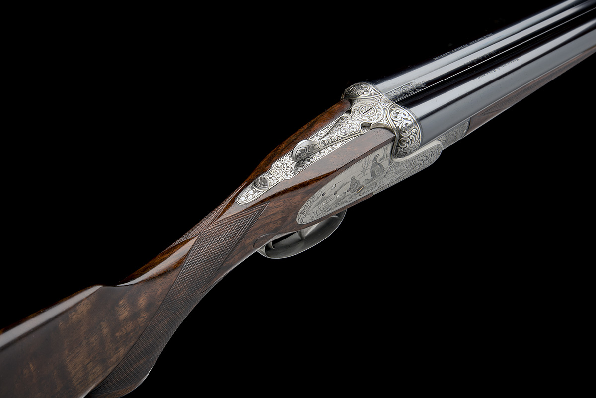 HOLLAND & HOLLAND A FINE, SALT-ENGRAVED 12-BORE ROYAL 'MODEL DE LUXE' SELF-OPENING HAND-DETACHABLE - Image 5 of 10