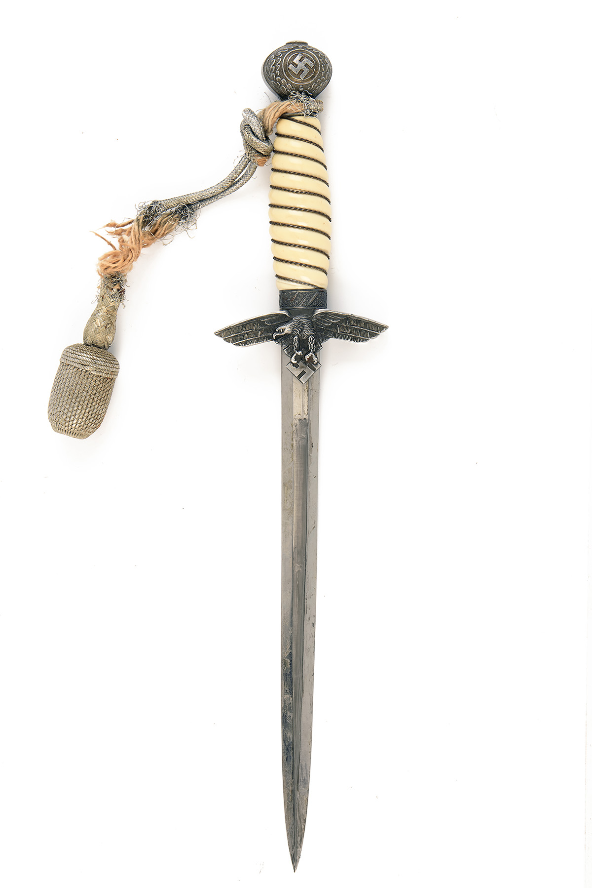 A WORLD WAR TWO GERMAN DRESS-DAGGER, UNSIGNED, MODEL 'TYPE II LUFTWAFFE', circa 1939, with plain - Image 4 of 4