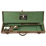 HOLLAND & HOLLAND A LEATHER SINGLE GUNCASE, fitted for 28 3/4in. (could adapt to 31in.), the