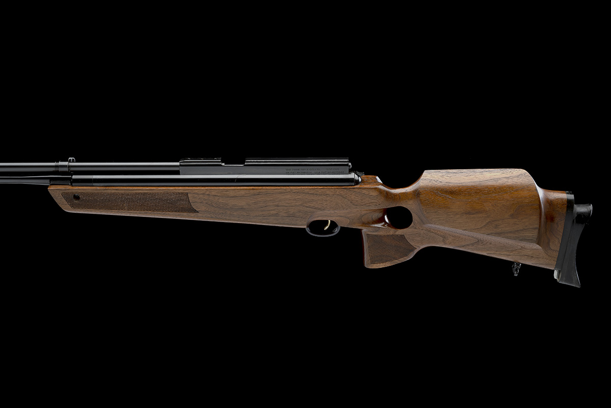 PARK RIFLE CO., ENGLAND A .22 UNDER-LEVER RECOILLESS AIR-RIFLE, serial no. 1153, circa 1990, with - Image 2 of 8