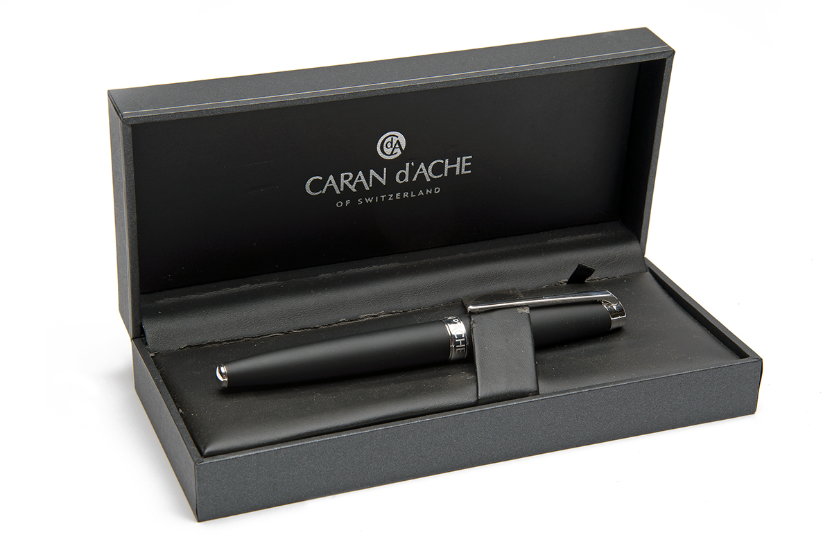 CARAN D'ACHE, SWITZERLAND A BOXED MATT-BLACK COLOURED FOUNTAIN PEN, MODEL 'LEMAN', ref PE233, with