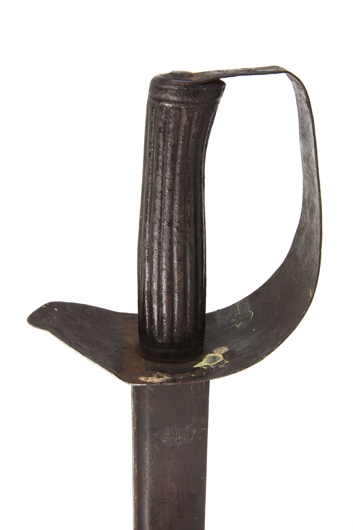 A RARE AMERICAN REVOLUTIONARY WARS NAVAL CUTLASS, UNSIGNED, circa 1770, with plain 27in. steel blade - Image 2 of 3