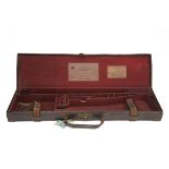 WILLIAM POWELL & SONS A BRASS-CORNERED LEATHER SINGLE GUNCASE, fitted for 25in. barrels (could adapt