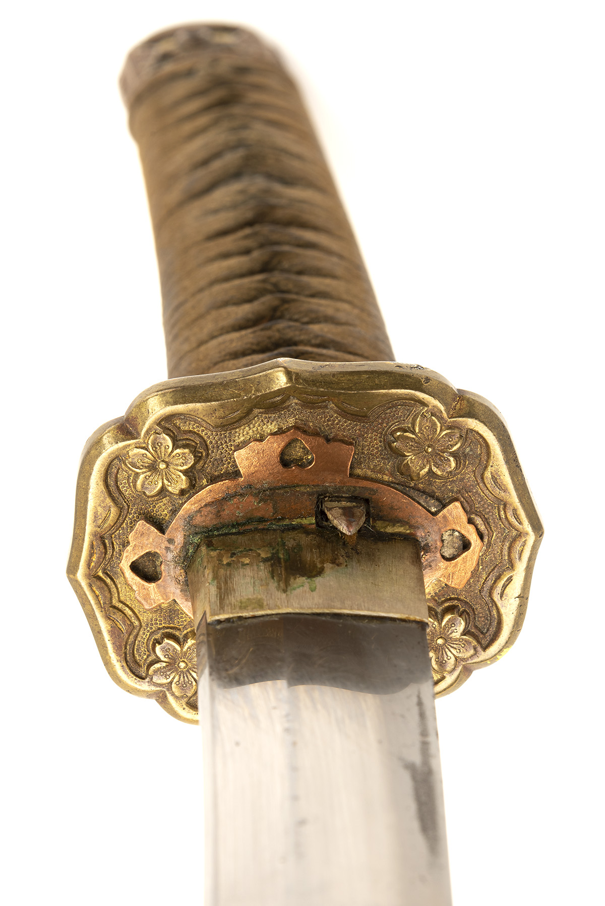 A JAPANESE WORLD WAR TWO 'SHIN-GUNTO' MOUNTED OFFICER'S KATANA WITH SIGNED BLADE, almost certainly a - Image 5 of 14