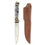 EMBERLEAF WORKSHOPS, ENGLAND A FINE DELUXE DAMASCUS BLADED SPORTING-KNIFE WITH FOSSILISED MAMMOTH-