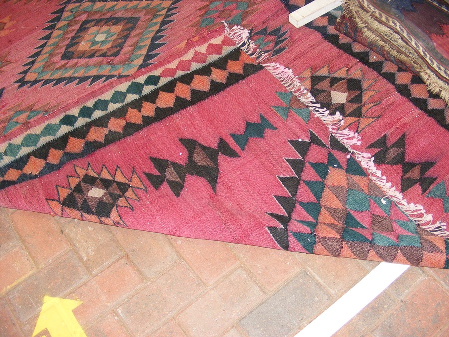 An antique rug with geometric centre medallion - 2 - Image 12 of 13