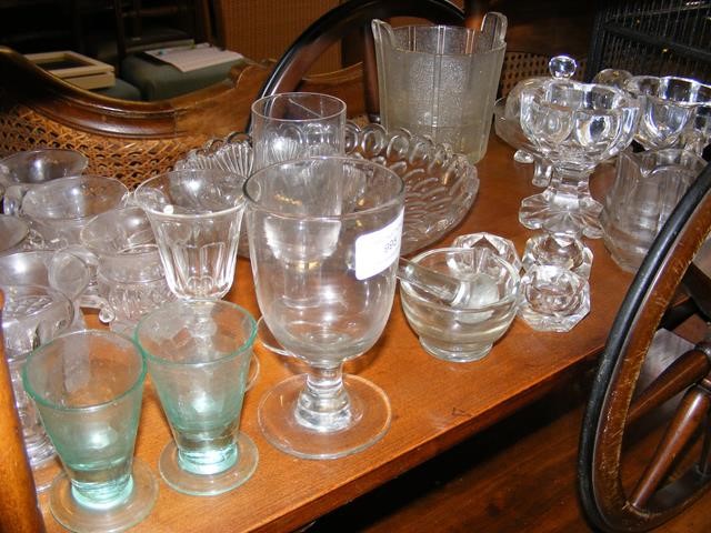Various collectable glassware