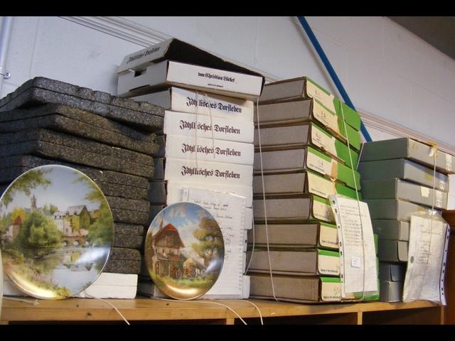 A mass of boxed collector's plates, including Wedg