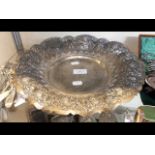 A silver bowl with raised pierced decoration - 33c