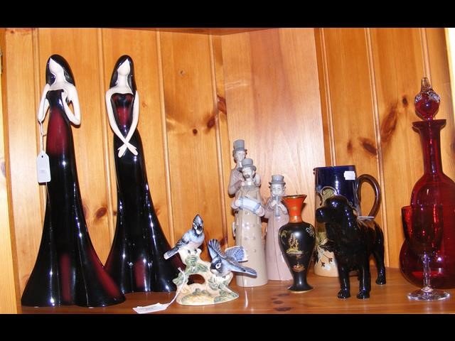 An assortment of collectables, including Beswick b