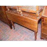 An oak drop leaf table - width 102cm