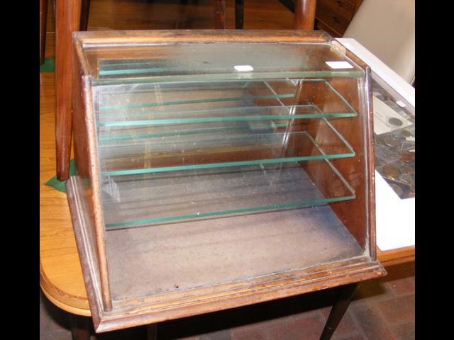 A small Victorian counter top display cabinet - 40