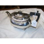 A silver teapot - approx. gross weight 15 troy oun