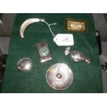 Various collectable small silver items, including