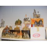 A number of David Winter model cottages - some box