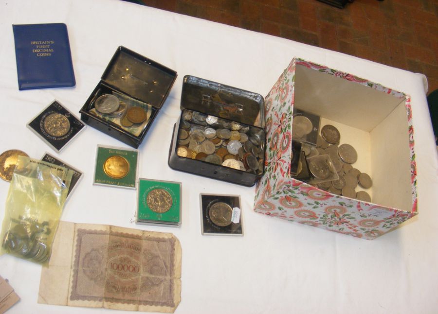 Various collectable coins and notes