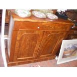 A Victorian mahogany chiffonier with two doors und