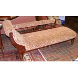 A Victorian chaise longue on turned supports