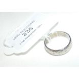 An 18ct white gold wedding band