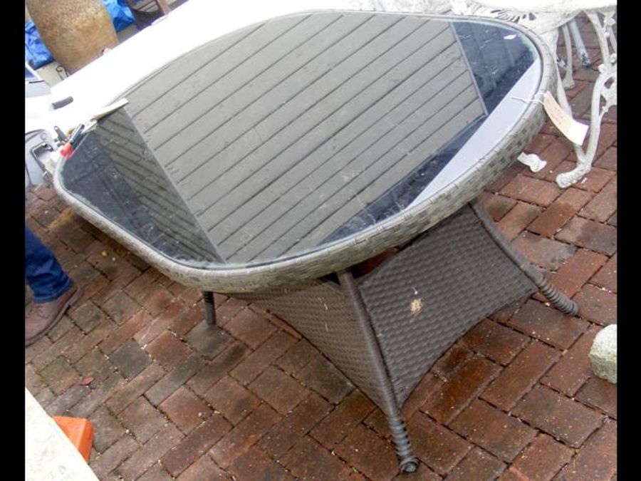 A glass top conservatory/patio table - Image 2 of 2
