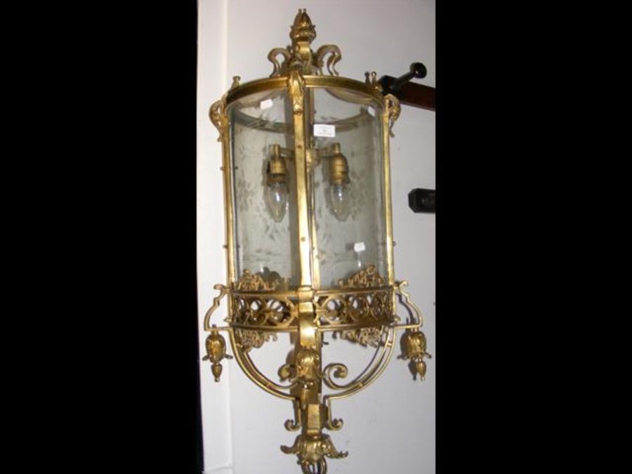 A decorative cast brass and glass porch lamp - 100