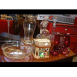 An quantity of collectable glass and ceramics incl