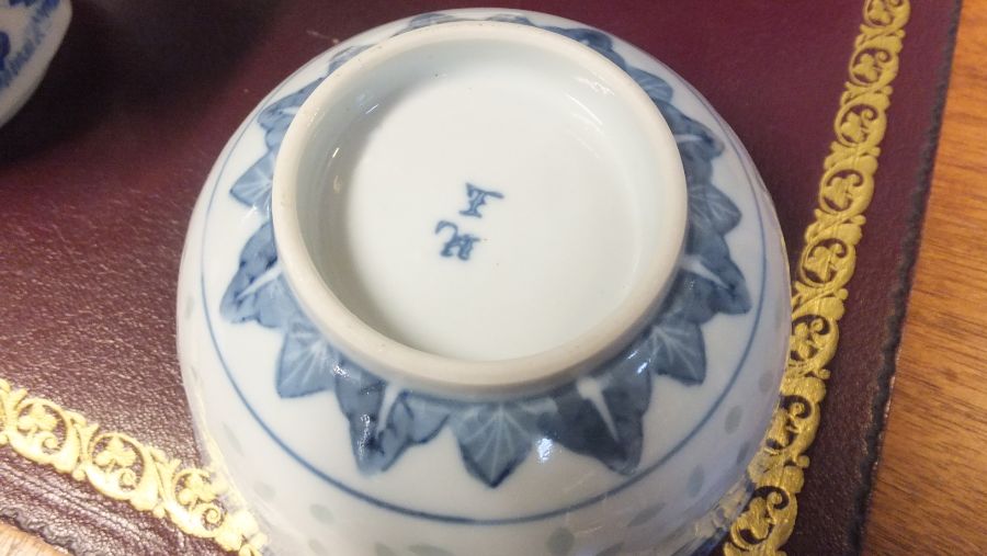 An assortment of blue and white oriental ware, tog - Image 8 of 22