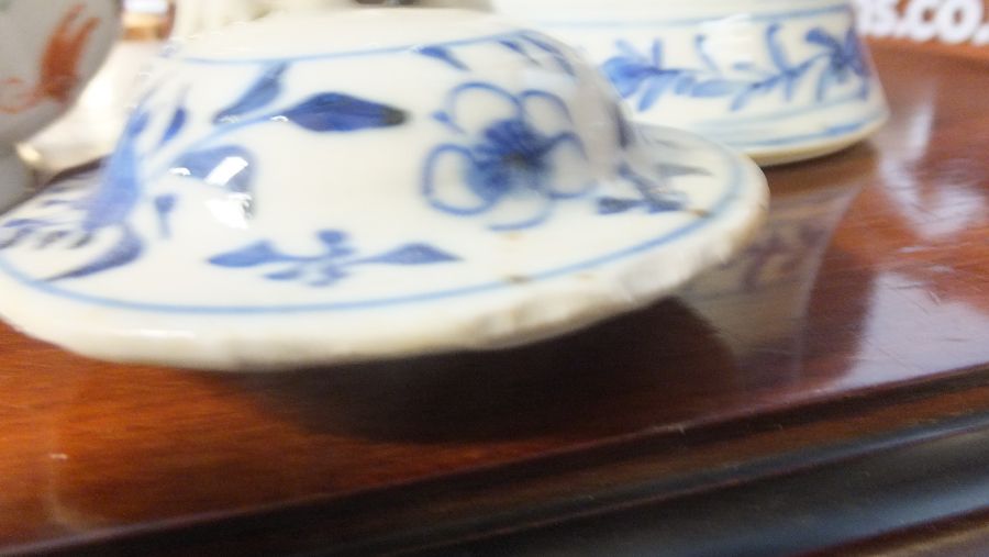 An assortment of blue and white oriental ware, tog - Image 18 of 22