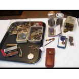 A tray of collectables, including military cap bad