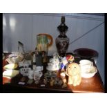 Various collectable ceramic and glassware, includi