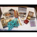 Selection of costume jewellery, including necklace