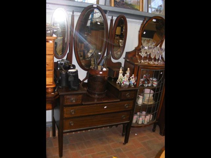 An inlaid mahogany well-top dressing table, with t