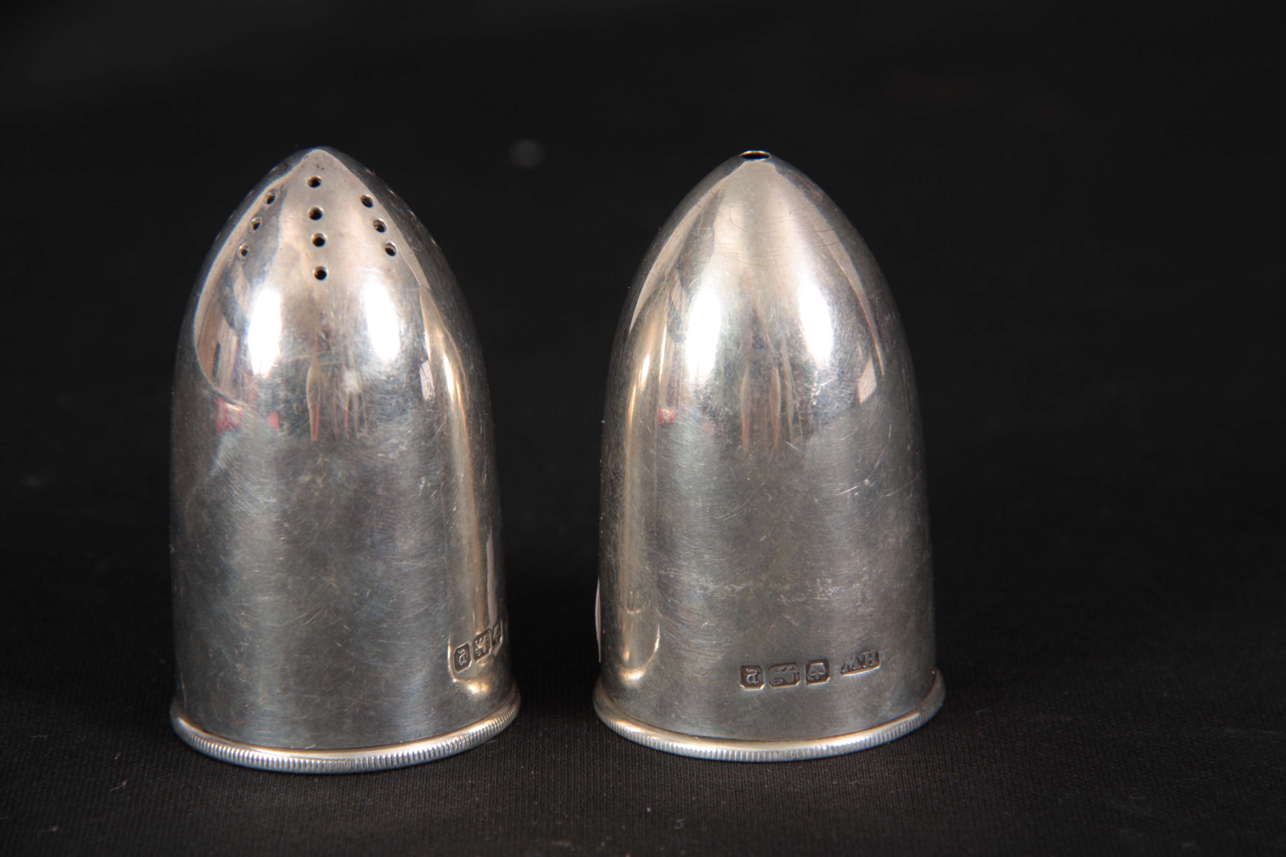 A PAIR OF GEORGE V BULLET SHAPED SILVER SALT AND PEPPER SHAKERS with knurl-edged removable caps - Image 2 of 3