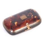 A 19TH CENTURY TORTOISESHELL GOLD INLAID PURSE with wirework decorated border, the hinged top