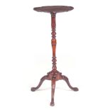 AN 18TH CENTURY MAHOGANY TORCHERE with pie crust moulded-edge top above a slender ring turned stem