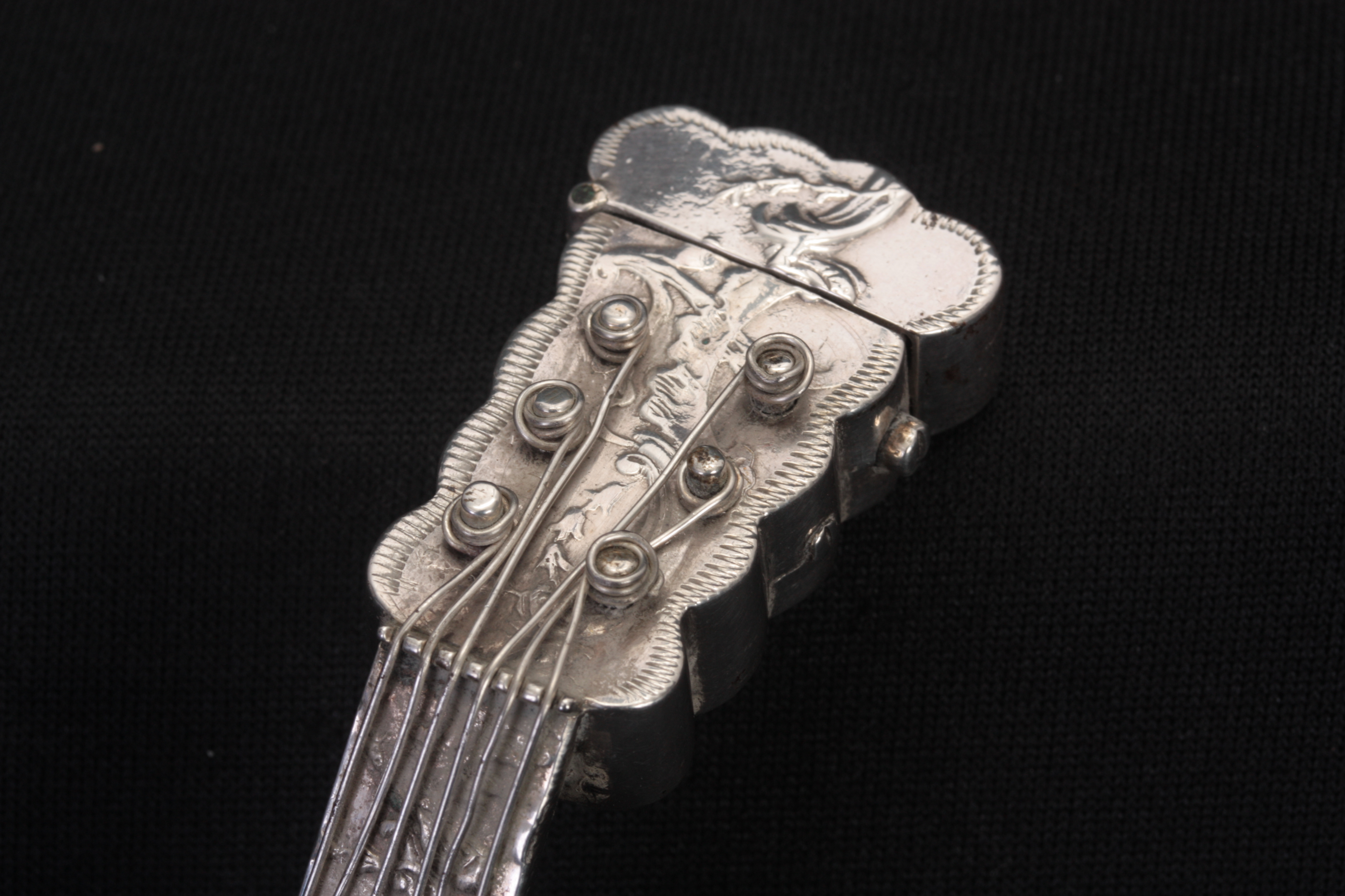 A 19TH CENTURY CONTINENTAL SILVER MANDOLIN WITH INTEGRATED SCENT BOTTLE TO THE TOP finely embossed - Image 3 of 5